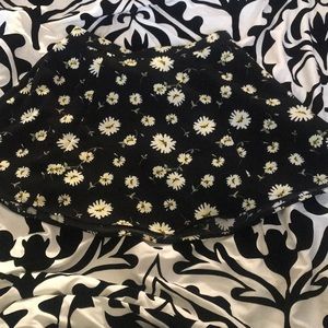 Black skirt with flowers🌻